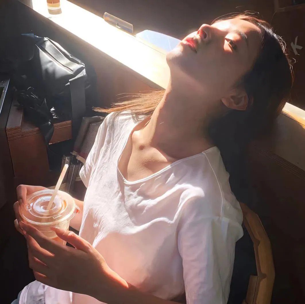 假秘书的完美契约